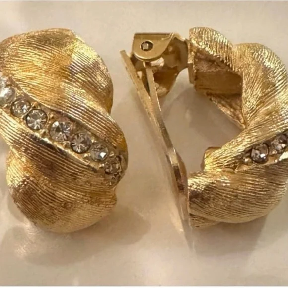 Vintage Christian Dior Gold Tone Rhinestone Clip - Picture 7 of 9